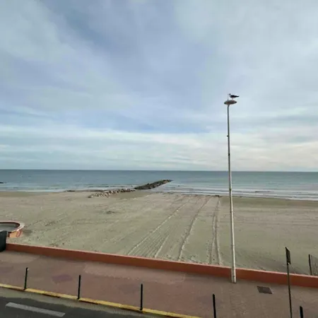 Beautiful With Terrace On The Seafront *